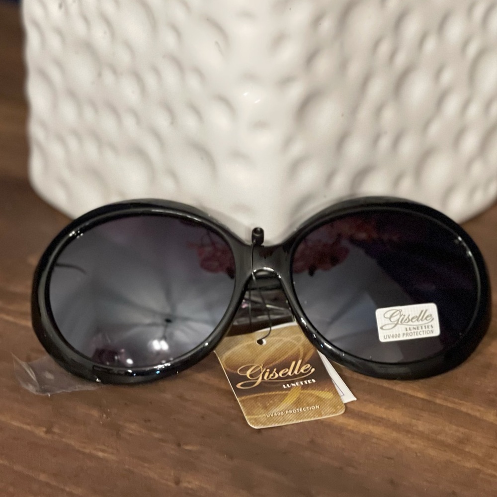 Giselle Sunglasses UV 400 Black, NWT